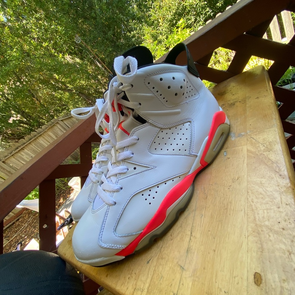 AIR JORDAN RETRO 6 WHITE/ INFRARED 10.5
